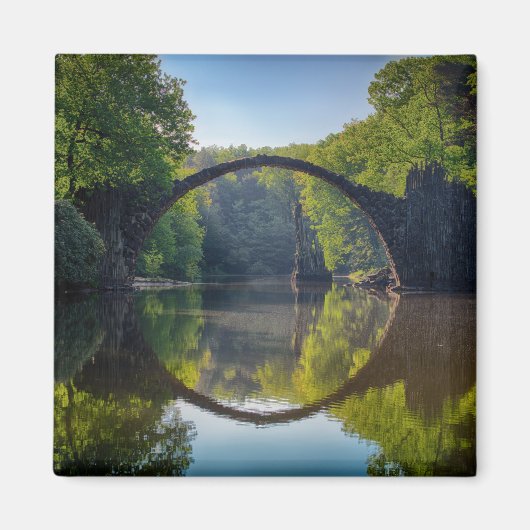Round Grey Rock Bridge over een rivier in de Bosse Magneet (Voorkant)