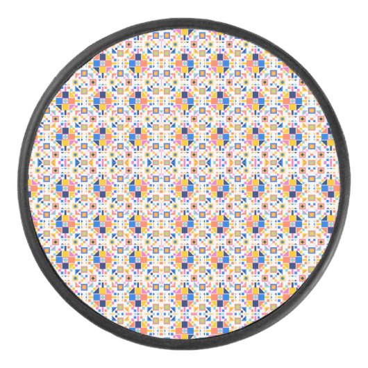 Round speaker with a colorful geometric pattern  hockey puck (Voorkant)