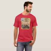 Route 66 met oude auto- en benzinestations t-shirt (Voorkant volledig)