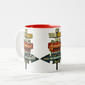 ***ROUTE 66 MOK** WETTELIJKE HOOGTE TWEEKLEURIGE KOFFIEMOK (Voorkant links)