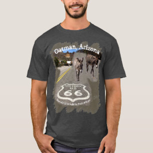 Route 66 Oatman AZ Ezel op straat achter ontwerp T-shirt