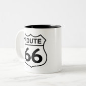 route 66 schild tweekleurige koffiemok (Voorkant links)