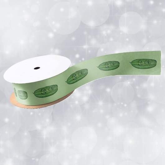 Row of silly Green Pickles Surprised Look on Face Satijnen Lint