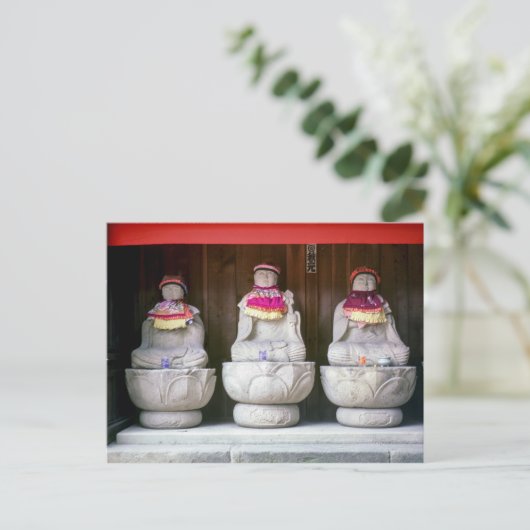 Row van Jizo monk standbeelden met bib en pet - Ja Briefkaart (Staand voorkant)