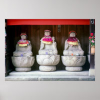 Row van Jizo monk standbeelden met bib en pet - Ja