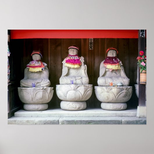 Row van Jizo monk standbeelden met bib en pet - Ja Poster (Voorkant)