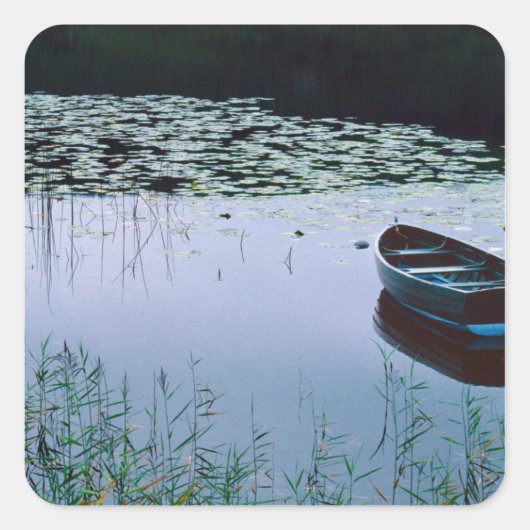 Rowboat on small lake surrounded by water vierkante sticker (Voorkant)