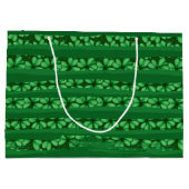ROWS OF GREEN RIBBON AND IRISH SHAMROCKS GROOT CADEAUZAKJE (Achterkant)