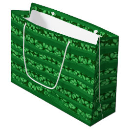 ROWS OF GREEN RIBBON AND IRISH SHAMROCKS GROOT CADEAUZAKJE