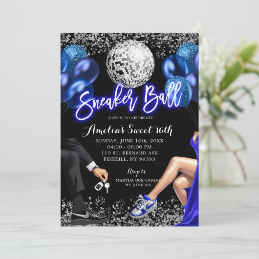 Royal Blue and Silver Disco Sneaker Ball Birthday Kaart (Staand voorkant)