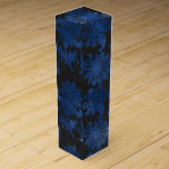 Royal Blue, Black en Silver Damask Wijn<br><div class="desc">Rustieke  waterverf bloemenwijndoos met accenten van koningsblauw,  zwart en zilver als aanvulling op het collectie hieronder.</div>