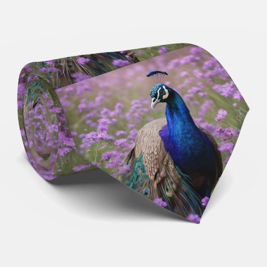 Royal Blue: blauwe pauw in lavendelveld, Stropdas (Opgerold)