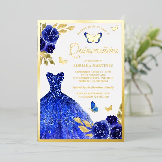 Royal Blue Floral Butterfly Quinceanera Gold Folie Uitnodiging (Staand Voorkant)