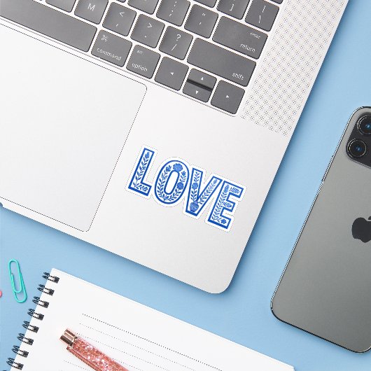 Royal Blue Floral "LOVE" Sticker (Laptop met iPhone)