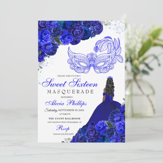 Royal Blue Floral Masquerade Sweet 16 Uitnodiging (Staand voorkant)