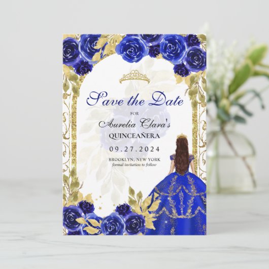 Royal Blue Floral Princess Gold Arch Quinceanera Aankondiging (Staand voorkant)