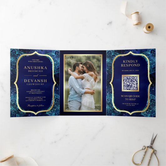 Royal Blue Galaxy Mandala QR Code Indian Wedding Drieluik Uitnodiging (Binnen)