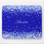 Royal blue glitter sparkles name script muismat<br><div class="desc">Een rode blauwe achtergrond,  versierd met lichtblauwe faux glitter,  sparkles. Personaliseer en voeg een naam toe die met een modern,  elegant handgeschreven stijlmanuscript wordt geschreven.</div>
