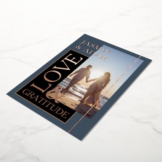 Royal Blue Gold Foto Bruiloft Liefde en Dankbaarhe Folie Uitnodiging (Gedraaid)