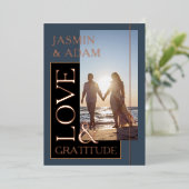 Royal Blue Gold Foto Bruiloft Liefde en Dankbaarhe Folie Uitnodiging (Staand Voorkant)