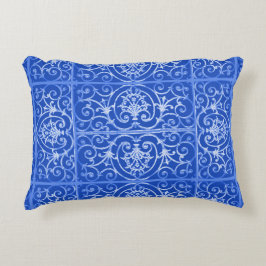 Royal blue scrollwork-patroon accent kussen