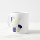royal blue white floral greenery koffiemok (Voorkant links)