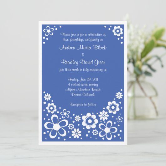 Royal Blue White Floral Wedding Invitation Kaart (Staand voorkant)
