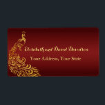 Royal Burgundy Gold Peacock Weddenschap Label<br><div class="desc">Uniek ontwerp met een Royal Burgundy Gradient-achtergrond en abstracte Gold Sparking Peacocks voor uw speciale bruiloft. Het zal een unieke indruk geven op je trouwstijl. Wees anders! Pas je eigen gegevens aan. Als u de tekst moet verplaatsen of de grootte, het lettertype of de kleur moet wijzigen, klikt u op...</div>