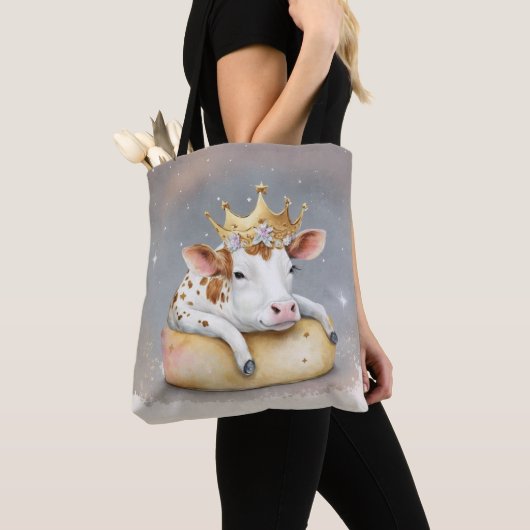Royal Cow Dreaming on Cheese Throne                Tote Bag (Dichtbij)