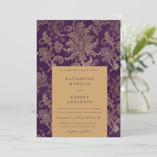 Royal Damask Gold Elegant Paarse bruiloft Kaart (Staand voorkant)