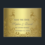 Royal Gold Abstract Peacock Wedding SAVE DE DATUM Aankondigingskaart<br><div class="desc">Zeer elegant ontwerp met een gouden achtergrond en abstracte gouden mousserende pacocks voor een speciale bruiloft. Het zal een unieke indruk geven op je trouwstijl. Wees anders! Pas je eigen gegevens aan. Als u de tekst moet verplaatsen of de grootte, het lettertype of de kleur moet wijzigen, klikt u op...</div>