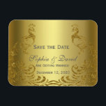 Royal Gold Abstract Peacock Wedding SAVE DE DATUM Magneet<br><div class="desc">Zeer elegant ontwerp met een gouden achtergrond en abstracte gouden mousserende pacocks voor een speciale bruiloft. Het zal een unieke indruk geven op je trouwstijl. Wees anders! Pas je eigen gegevens aan. Als u de tekst moet verplaatsen of de grootte, het lettertype of de kleur moet wijzigen, klikt u op...</div>