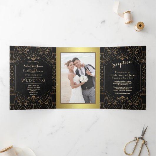 Royal Gold Black Great Gatsby Wedding 1920 Drieluik Uitnodiging (Binnen)