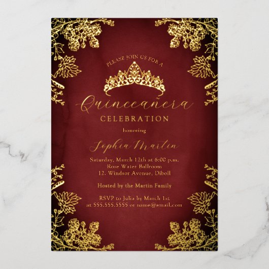 Royal Gold Red  Floral Quinceanera Folie Uitnodiging (Voorkant)