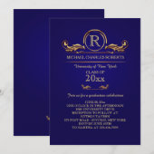 Royal Golden Monogram Blauw Afstuderen Invitation Kaart (Voorkant / Achterkant)