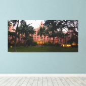 Royal Hawaiian Hotel Canvas Afdruk (Insitu (Houten vloer))