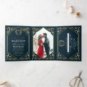 Royal Medieval Fantasy Monogram Weddenschap Drieluik Uitnodiging (Binnen)