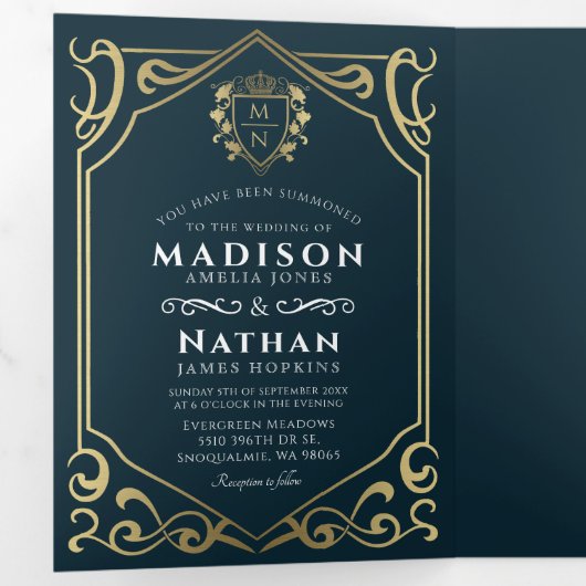 Royal Medieval Fantasy Monogram Weddenschap Drieluik Uitnodiging (Binnenzijde eerst)