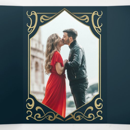 Royal Medieval Fantasy Monogram Weddenschap Drieluik Uitnodiging (Binnenkant midden)