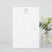 Royal Monogram Crest Smokey Grey Gepersonaliseerd Briefpapier (Staand voorkant)