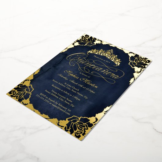 Royal Navy Gold Elegant Roos Script Quinceanera Folie Uitnodiging (Gedraaid)