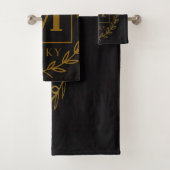 "Royal NMKY Emblem – Monogram M Crest Design" Bad Handdoek (Insitu)