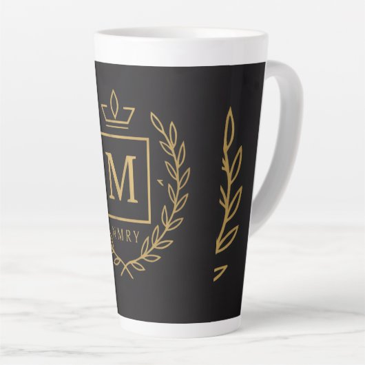 "Royal NMKY Emblem – Monogram M Crest Design" Latte Mok (Rechterhoek)