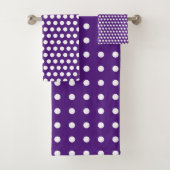 Royal Paars and White Polka Dots Bad Handdoek (Insitu)