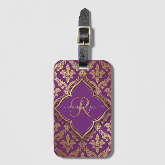 Royal Paars Gold Damask Pattern Fleur Monogram Bagagelabel (Voorkant (verticaal))