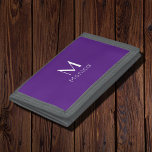 Royal paarse - gepersonaliseerd drievoud portemonnee<br><div class="desc">Trifold Portemonnee met paarse effen kleur achtergrond en witte lettertypen. Eenvoudig en trendy ontwerp van Alma Wad. Personaliseer het nu met jouw naam en monogram ..</div>