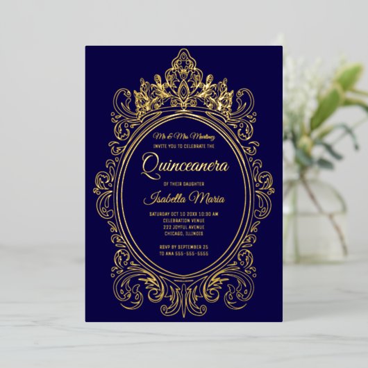 Royal Paarse Gold Foil Quinceañera Uitnodigingen (Staand Voorkant)