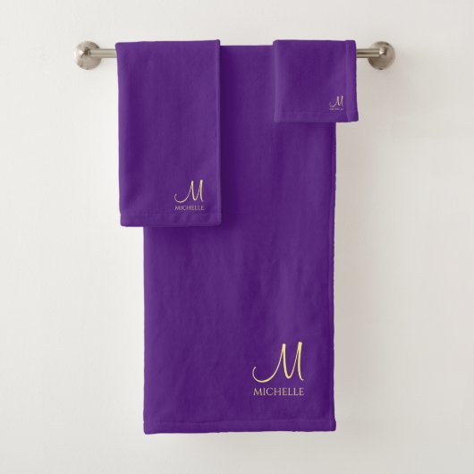 Royal Paarse & Gouden Monogram Naam Typografie Bad Handdoek (Insitu)