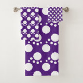 Royal Paarse: Moderne Stippen in het wit Bad Handdoek (Insitu)