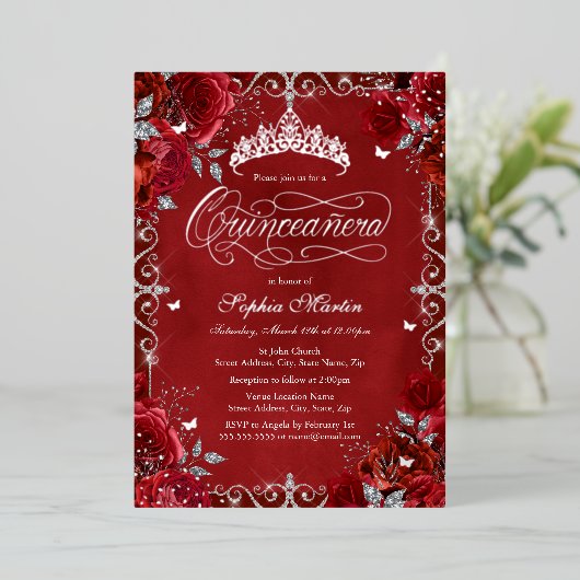 Royal Red Silver Butterfly Roos Quinceanera Folie Uitnodiging (Staand Voorkant)